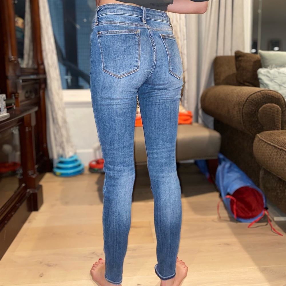 VIGOSS Distressed Jeans size 25-barely worn!